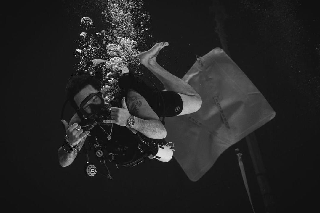 Ryan Huffer rigging a light underwater